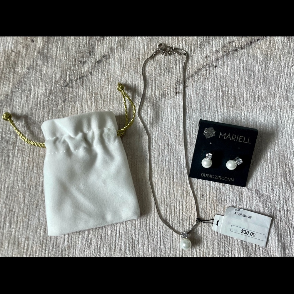 Wedding jewelry - Pearl and crystal necklace and earrings
